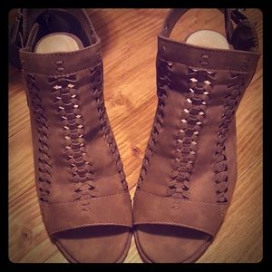 Pierre Dumas peep toe booties sz 10